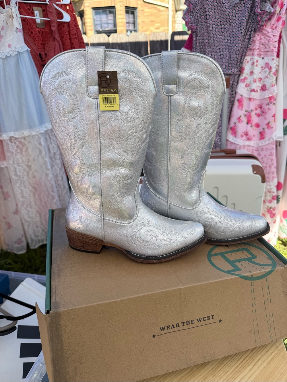 Brand new 8W Roper Silver Shimmer Western Cowboy Boots